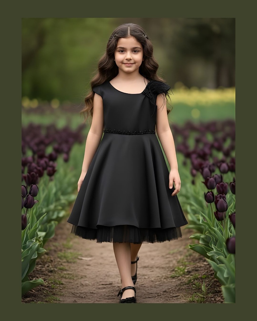 فستان ستان اسود مط ريش